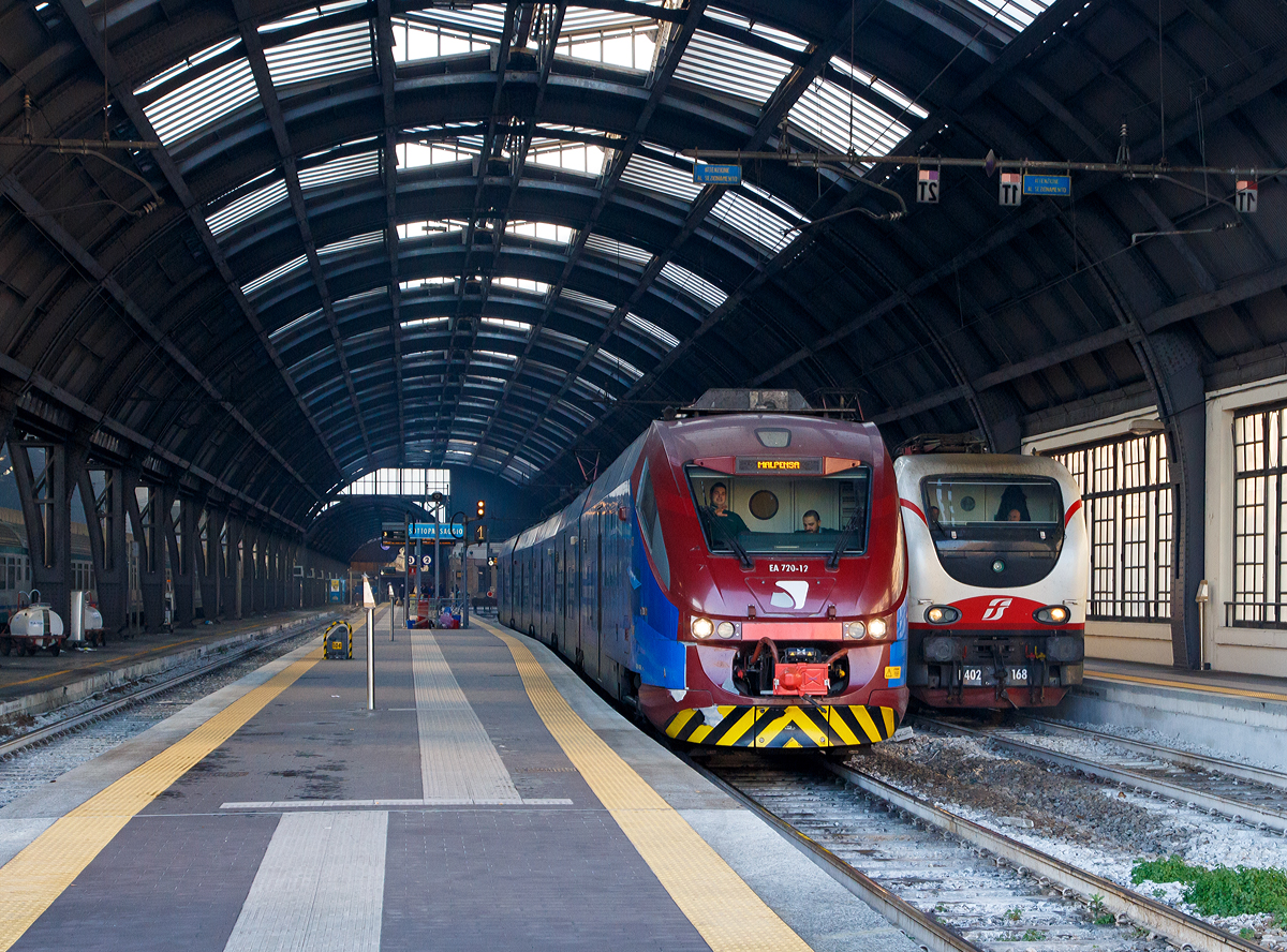 Der EA 720-12 / EA 721-12 ein ETR 245 (Alstom Coradia Meridian) am 29.12.2015, als Malpensa Express bei der Ausfahrt am dem Bahnhof Milano Centrale (Mailand Zentral). Der Malpensa Express ist eine italienische Regionalexpress-Zuglinie, die von der Trenord betrieben wird. Sie verbindet Mailand mit dem Flughafen Mailand-Malpensa.

Zwischen 2008 und 2012 wurden von Alstom 18 dieser f�nfteiligen ETR 245 Triebz�ge f�r den Malpensa Express gebaut.

Technische Daten:
Spurweite:  1435 mm (Normalspur)
Achsformel: Bo'2'2'2'2'Bo'
L�nge: 82.200 mm
Dienstgewicht: 92 t
H�chstgeschwindigkeit: 160 km/h
Dauerleistung: 1.000 kW
Anfahrzugkraft: 150 kN
Stromsystem: 3000 V DC
Sitzpl�tze: 230
Top speed:  160 km/h
