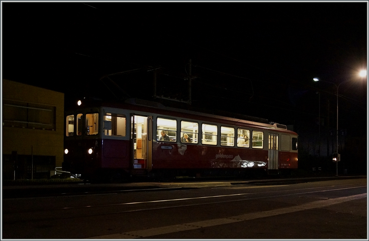 Der erste Zug nach Vevey verlässt Blonay um 5.40 und wird meist von einem Bhe 2/4 geführt, am 26. Feb. 2014 war der BDeh 2/4 73 damit vertraut worden.
