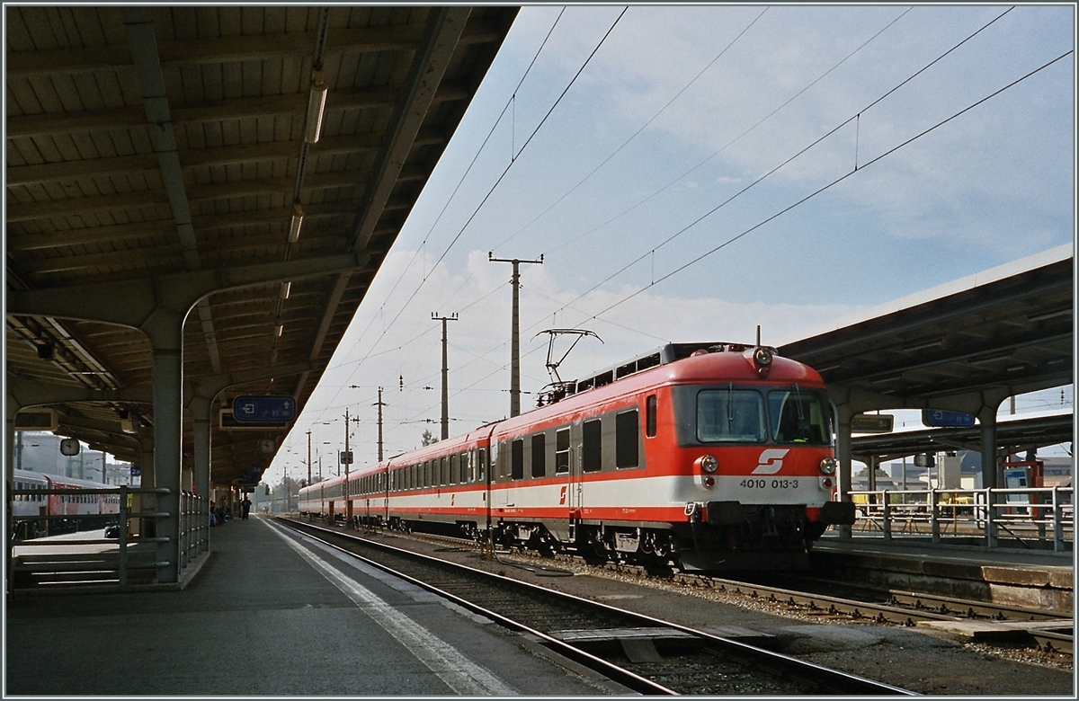 Der formschöne ET 4010 013-3 in Graz. 
Sept. 2004