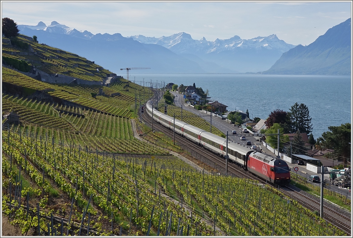Der IR 1416 kurz vor Villette 
(08.05.2014)