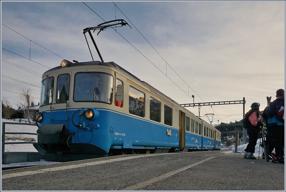 Der MOB ABDe 8/8 4002 VAUD beim Halt in Saanenmöser.
10. Jan. 2018