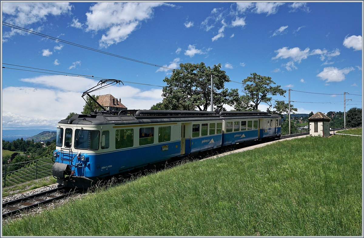 Der MOB ABDe 8/8 4004 als Regionalzug bei Châtelard VD.
30. Juni 2017