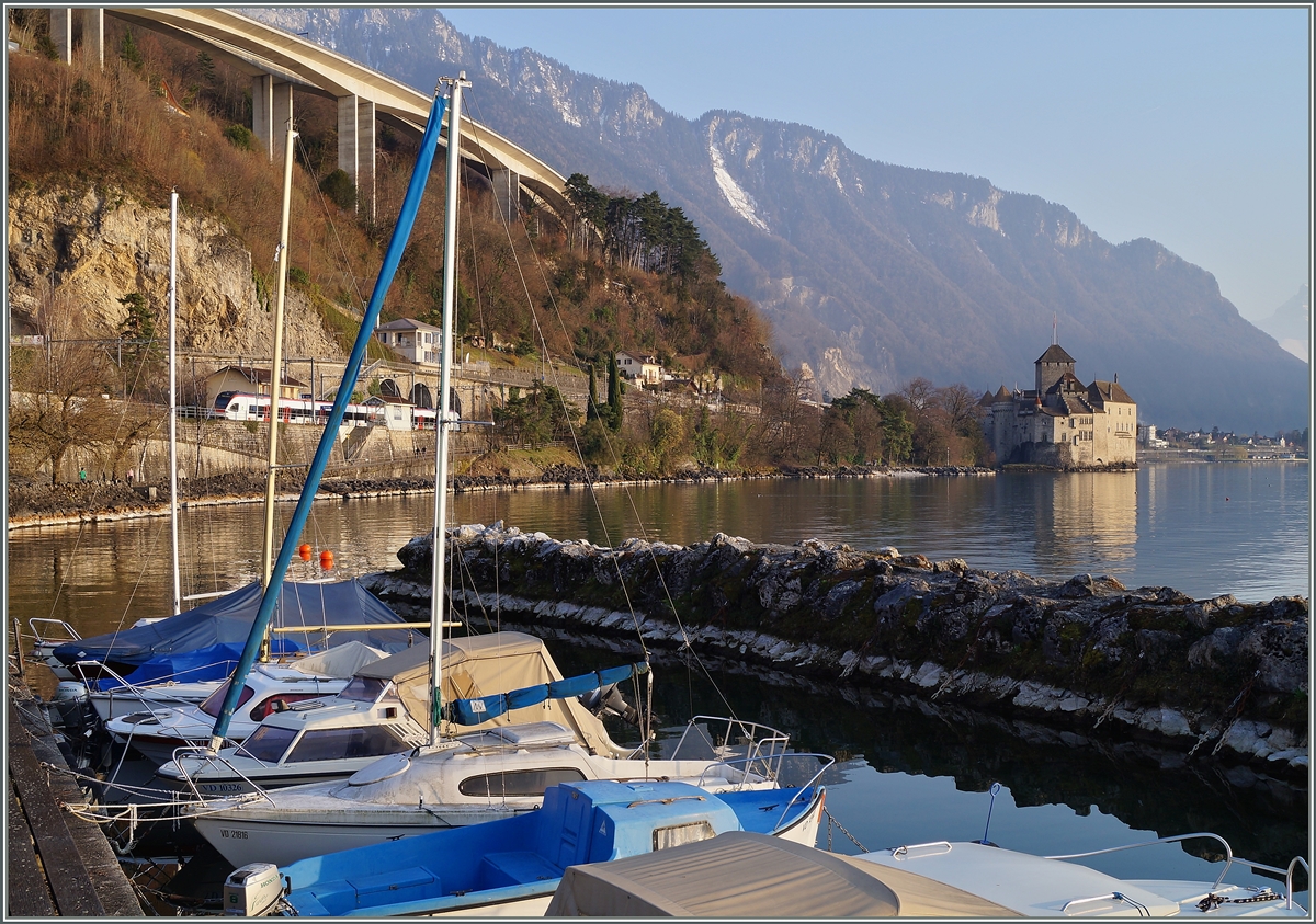 Der noch nicht ganz befriedigende Versuch, das Château de Chillon einem etwas anders in ein  Bahnbild  zu integrieren.
10. März 2014