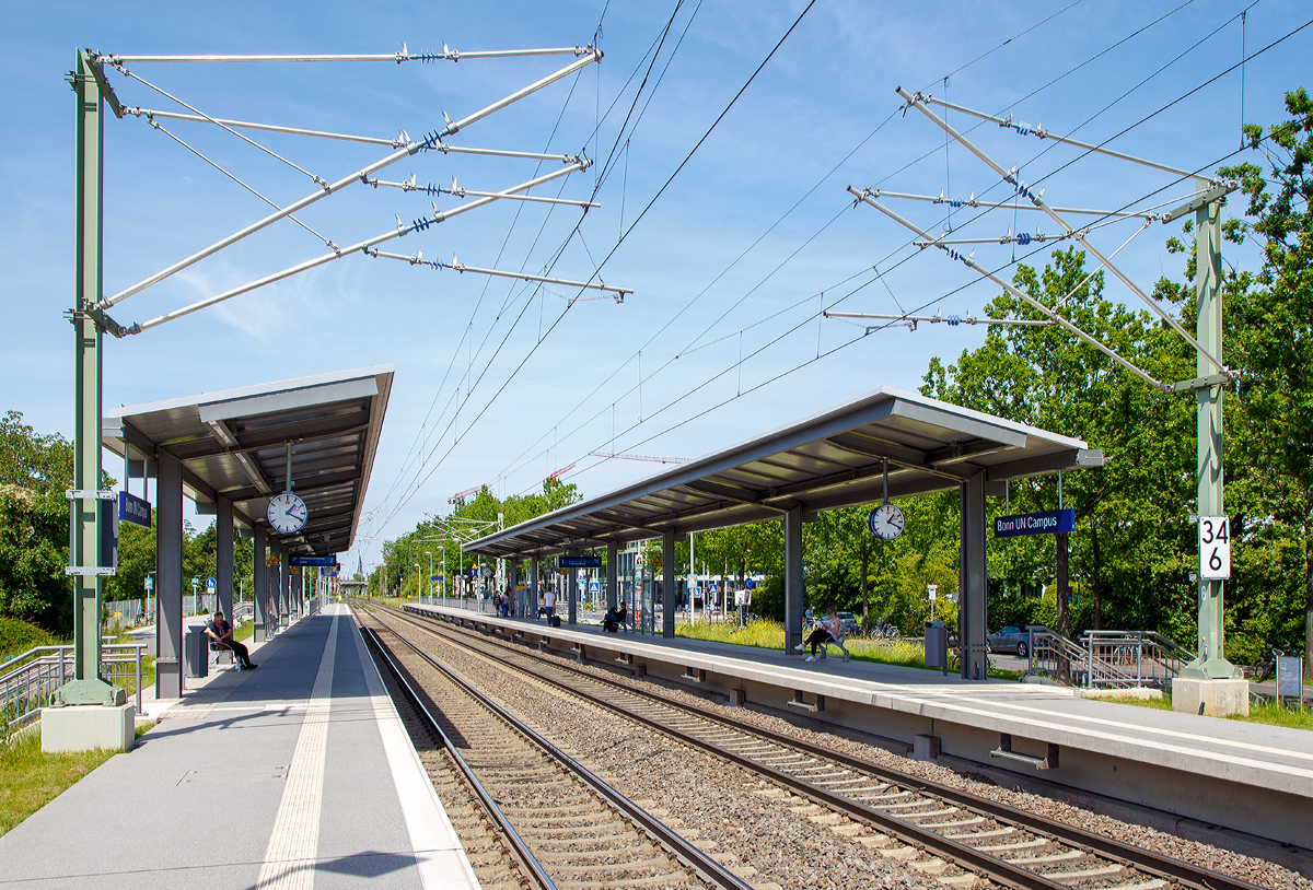 
Der im November 2017 eröffnete Haltepunkt Bonn UN Campus, hier am 01.06.2019. 
Der Haltepunkt liegt an der Grenze zwischen den Ortsteilen Gronau und Kessenich an der linken Rheinstrecke zwischen Bonn Hauptbahnhof und Bonn-Bad Godesberg. Ziel des Bauvorhabens war die bessere Anbindung des nördlichen Teils des Bundesviertels. Der Name UN Campus verweist auf das Zentrum der in Bonn angesiedelten 19 Organisationen der Vereinten Nationen und ist einer der größten Arbeitsplatzschwerpunkte der Stadt. Der Haltepunkt ist nicht nur für Besucher der UN-Organisationen bedeutsam, sondern auch für Berufspendler anderer Unternehmen wie der Deutschen Telekom und der Deutschen Post.