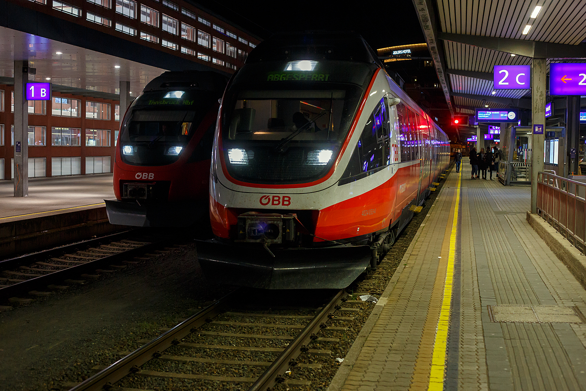 Der �BB 4024 033-4, ein vierteiliger elektrischer TALENT, hat am Abend des 25.03.2022 um 20:40 Uhr, als RegionalExpress REX 2 (Hochfilzen – Kitzb�hel – W�rgl - Innsbruck), den Zielbahnhof Innsbruck Hbf p�nktlich erreicht. Dahinter auf Gleis 1 steht noch ein weiterer.