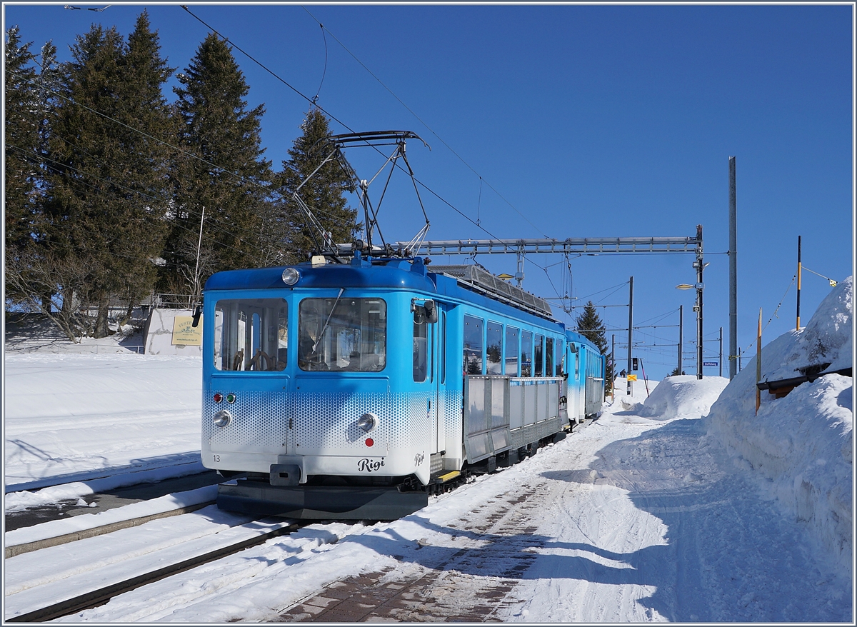 Der RB BDeh 2/4 N� 13 verl�sst Rigi Staffel Richtung Arth Goldau.
24 Feb. 2018
