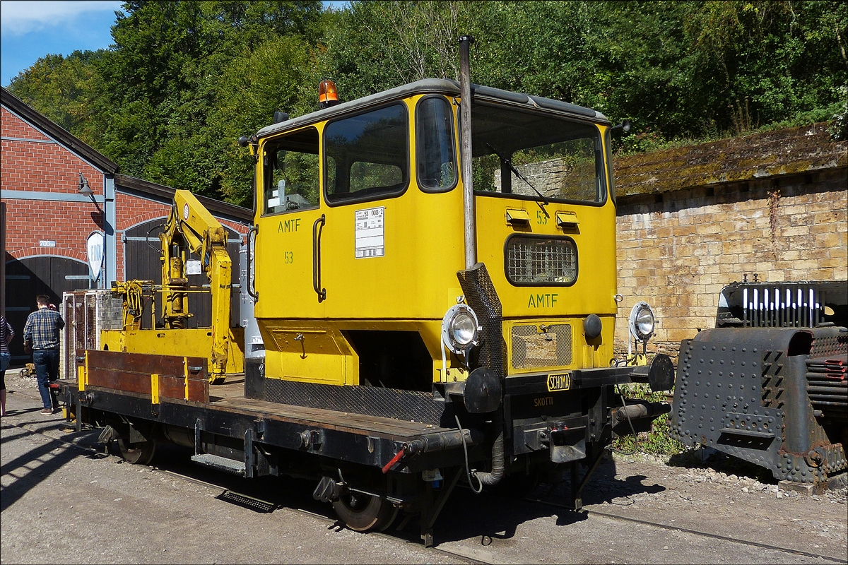 Der Schwerkleinwagen 53 0013-2 (Rottenkraftwagen Bauart 531) steht am 09.09.2018 im Bahnhofsbereich in Fond-de-Gras. (Hans) 
Fahrzeugdaten: Hersteller Sch�ma (Name Skotti); Typ Klv 53; Fabriknr.: 2814, Erste Bau Serie,  Bj 1965; Spurweite 1435 mm; wurde 1997 bei der DB ausgemustert; seit 09.2010 in Fond-de-Gras zu Hause. 