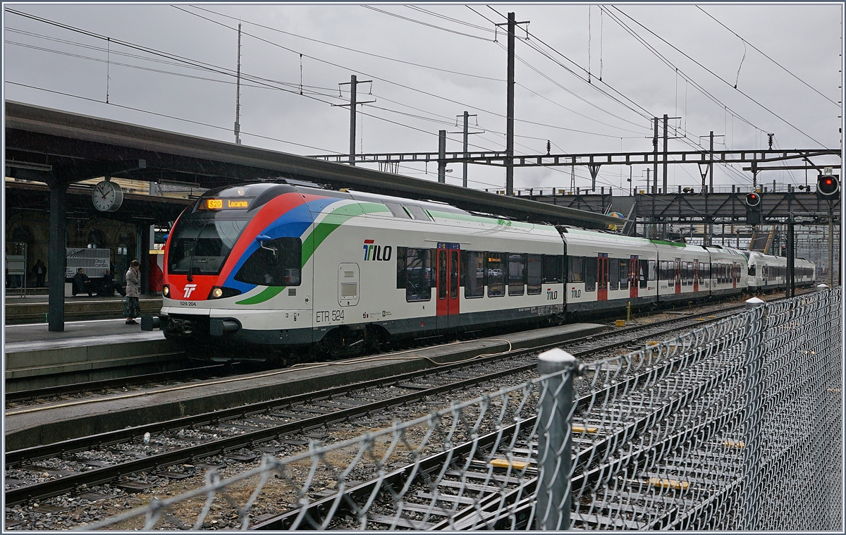 Der TILO RABe 524 204 in den neuen Tilo Farben in Bellinzona.

19. Okt. 2019