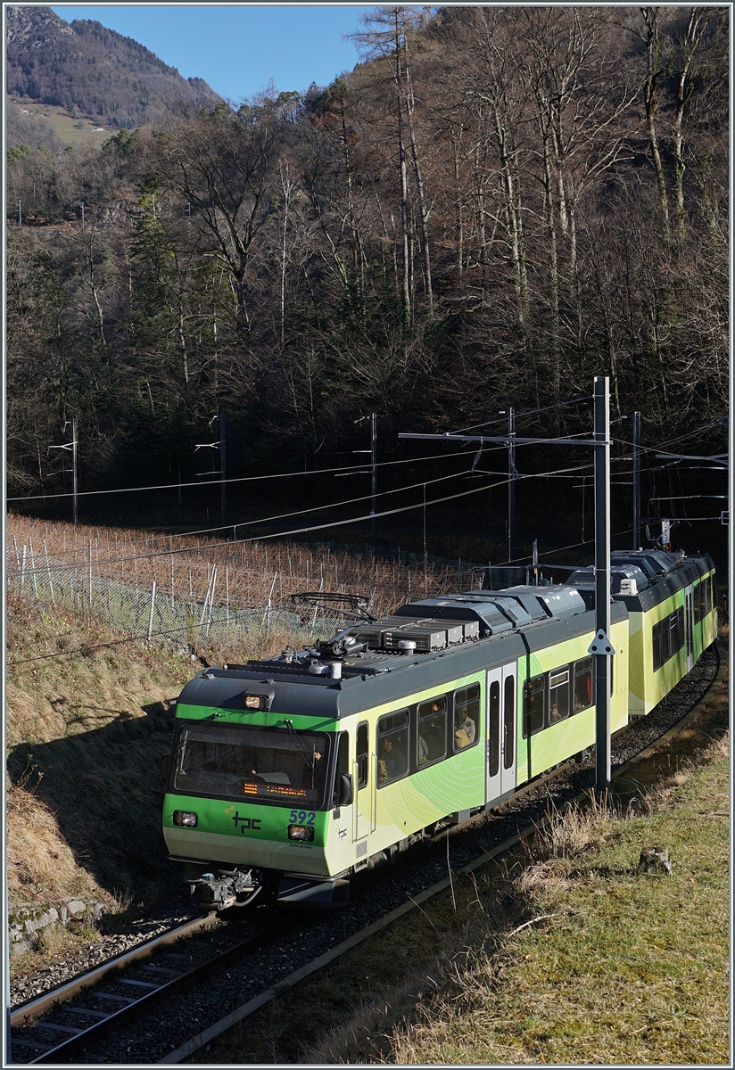 Der TPC ASD/AOMC Beh 4/8 592 ist kurz vor Verschiez auf dem Weg von Aigle nach Les Diablerets. 

27. Jan. 2024