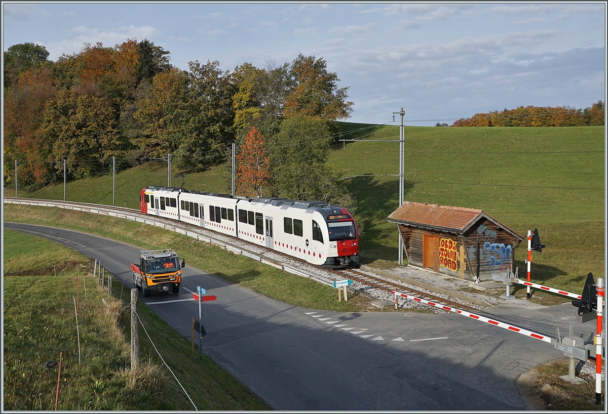 Der TPF SURF Be 2/4|B|ABe 4/4 101 erreicht kurz nach Châtel St-Denis die ehemalige Haltestelle Prayoud.

22. Okt. 2020