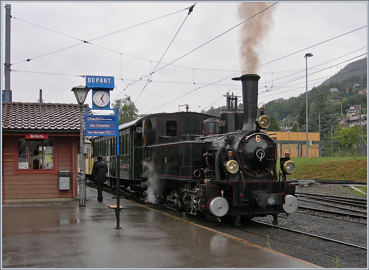 Der  train electrique  raucht und dampft aus Erfreulichste...
 
Die Blonay-Chamby G 3/3 N° 6 wartet in Blonay auf ihre baldige Abfahrt nach Chaulin.

28. Juli 2019