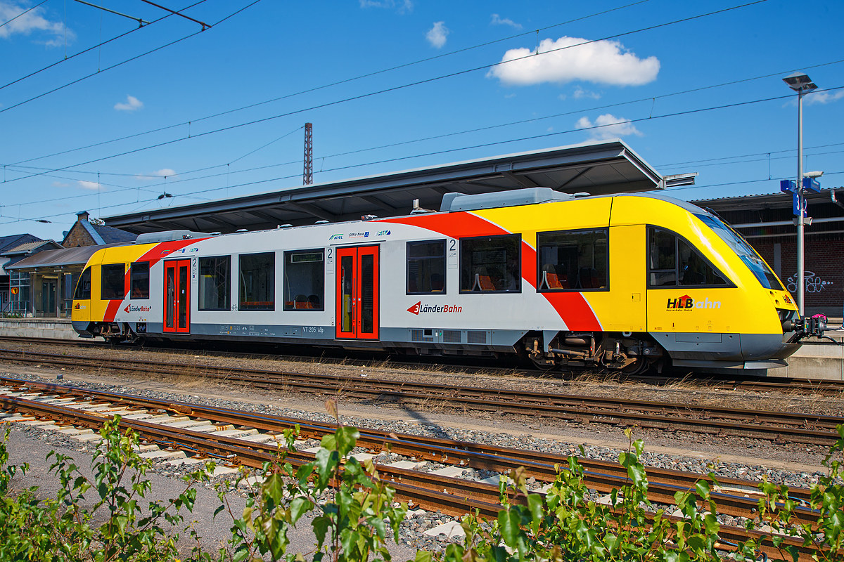 
Der VT 205 Abp (95 80 0640 105-2 D-HEB), in Alstom Coradia LINT 27 der (Hessische Landesbahn), steht am 01.09.2018 als RB 93  Rothaarbahn  (Kreuztal -Siegen - Betzdorf), im Bf Kreuztal zur Abfahrt bereit.