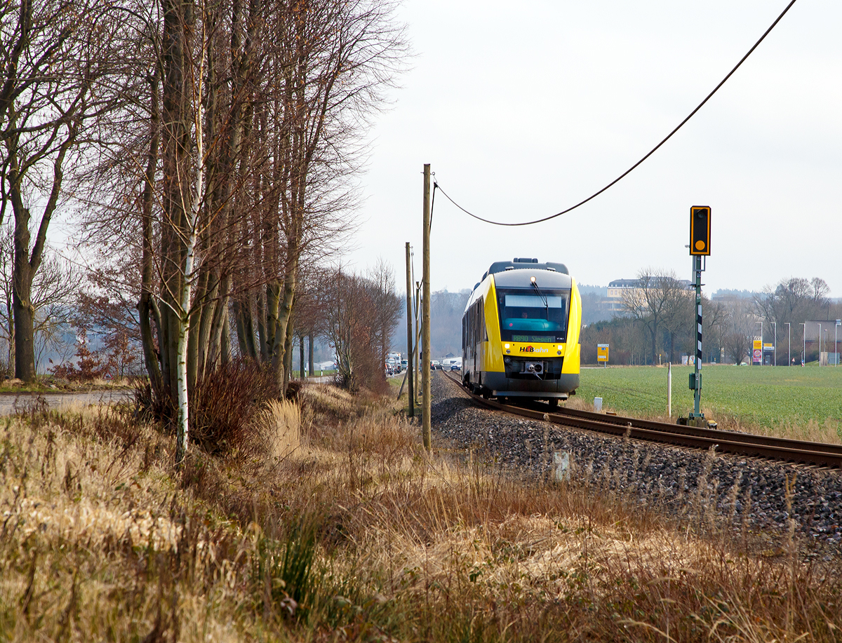 
Der VT 266 (95 80 0648 166-6 D-HEB / 95 80 0648 656-6 D-HEB) ein Alstom Coradia LINT 41 der HLB (Hessische Landesbahn), ex Vectus VT 266, fährt am 17.02.2016 als RB 90  Westerwald-Sieg-Bahn  (Westerburg - Altenkirchen - Au/Sieg - Betzdorf - Siegen), hier hinter Hachenburg/Ww. 