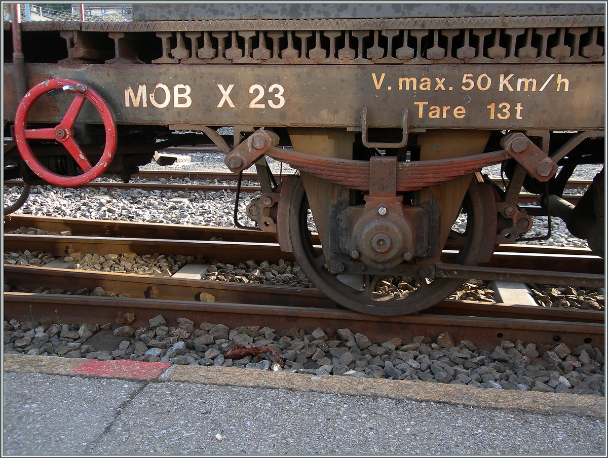 Detail des MOB Kranwagens X 23 mit einem SBB Achslager. 
4. April 2016