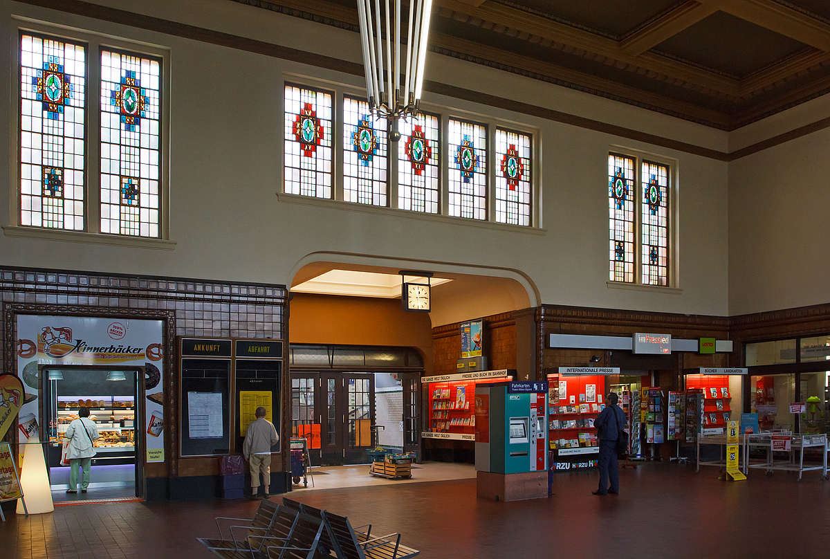 
Die Empfangshalle vom Bahnhof Bad Nauheim am 20.08.2014.