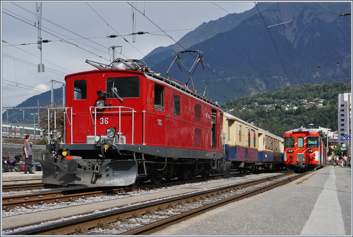 Die FO HGe 4/4 36 (Baujahr 1948) steht mit dem  Glacier Pullman Express  in Brig.

31. August 2019