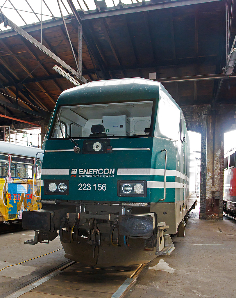 
Die  Herkules   223 156-1 (92 80 1223 156-1 D-EGOO) der Enercon bzw. e.g.o.o. Eisenbahngesellschaft Ostfriesland-Oldenburg mbH in Aurich steht am 16.08.2014 im Siegener Lokschuppen, hier hatte das S�dwestf�lisches Eisenbahnmuseum das bekannte Lokschuppenfest. 

Die Siemens ER 20 (Eurorunner) wurde 2011 unter der Fabriknummer 21681 gebaut.