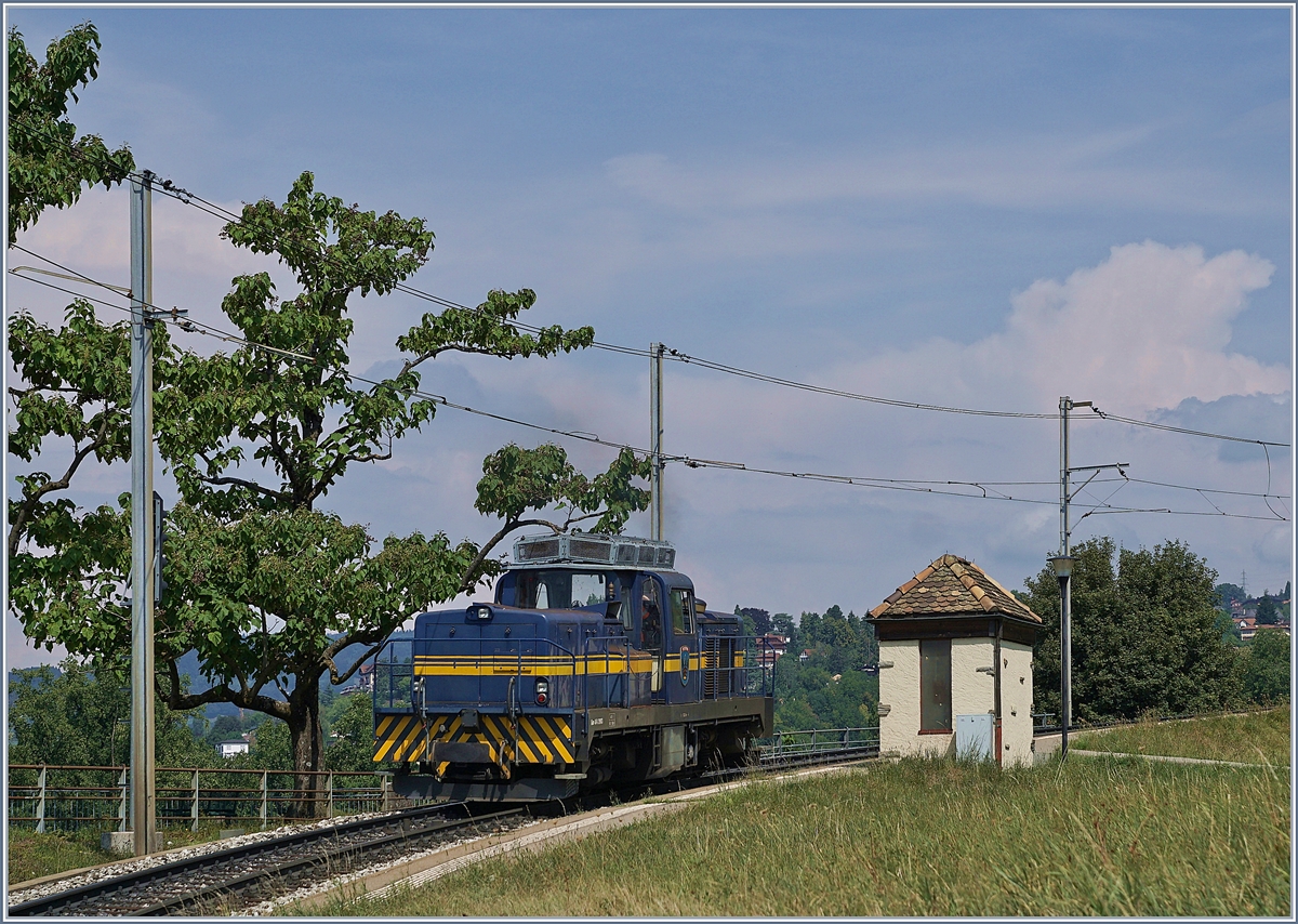 Die MOB Gm 4/4 auf dem Weg Richtung Chernex bei der Durchfahrt in Châtelard VD.

8. August 2018