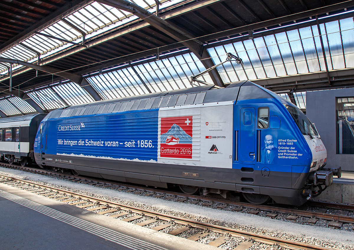 
Die Re 460 079-7  CREDIT SUISSE / Gotthardo 2016  am 23.06.2016 in Zürich HB.