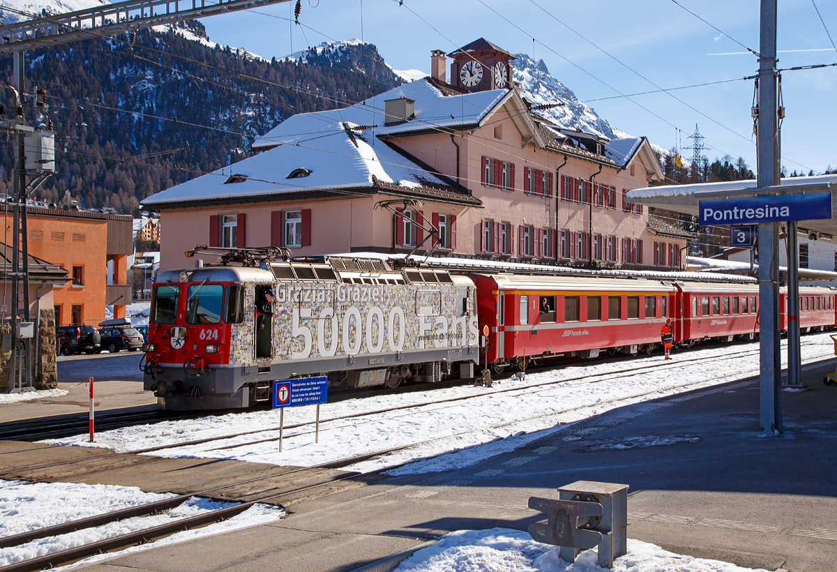 Die RhB Ge 4/4 II – 624 „Celerina/Schlarigna“ (seit 2014 mit Dank an die �ber 50.000 Fans auf Facebook), ich geh�re nun auch dazu, mit einem Regionalzug am 20.02.2017 im Bahnhof Pontresina.