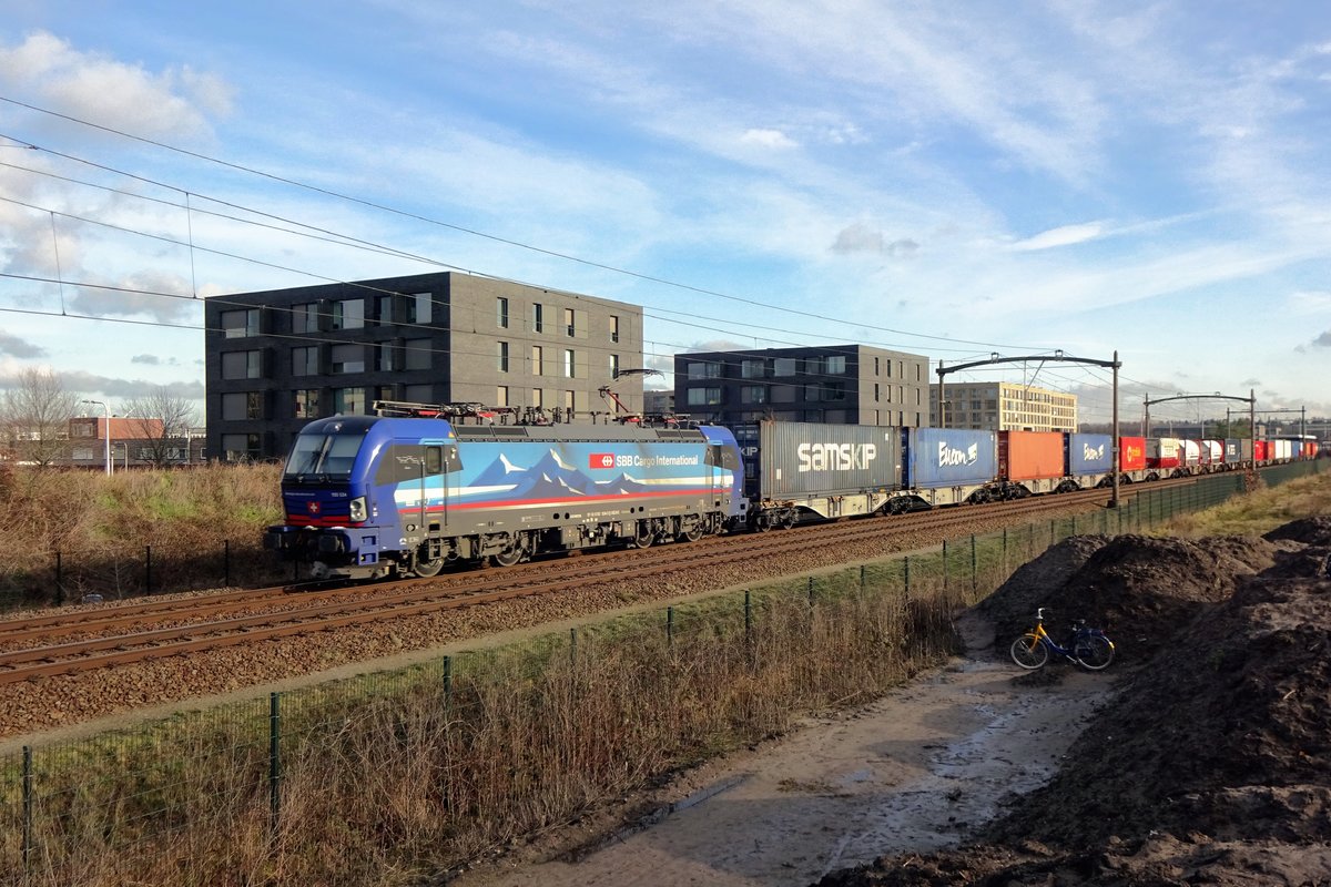 Die Ruhr kommt auch ausserhalb Deutschland: Am 24 J�nner 2021 durchfahrt SBBCI 193 534 mit KLV Tilburg-Reeshof.