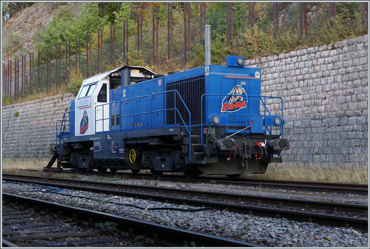 Die SCHEUCHZER Diesellok Am 847 101-3 (CH-SCHEU 92 85 88 47 101-3)  Le Bison  steht in Vallorbe.

15. August 2022