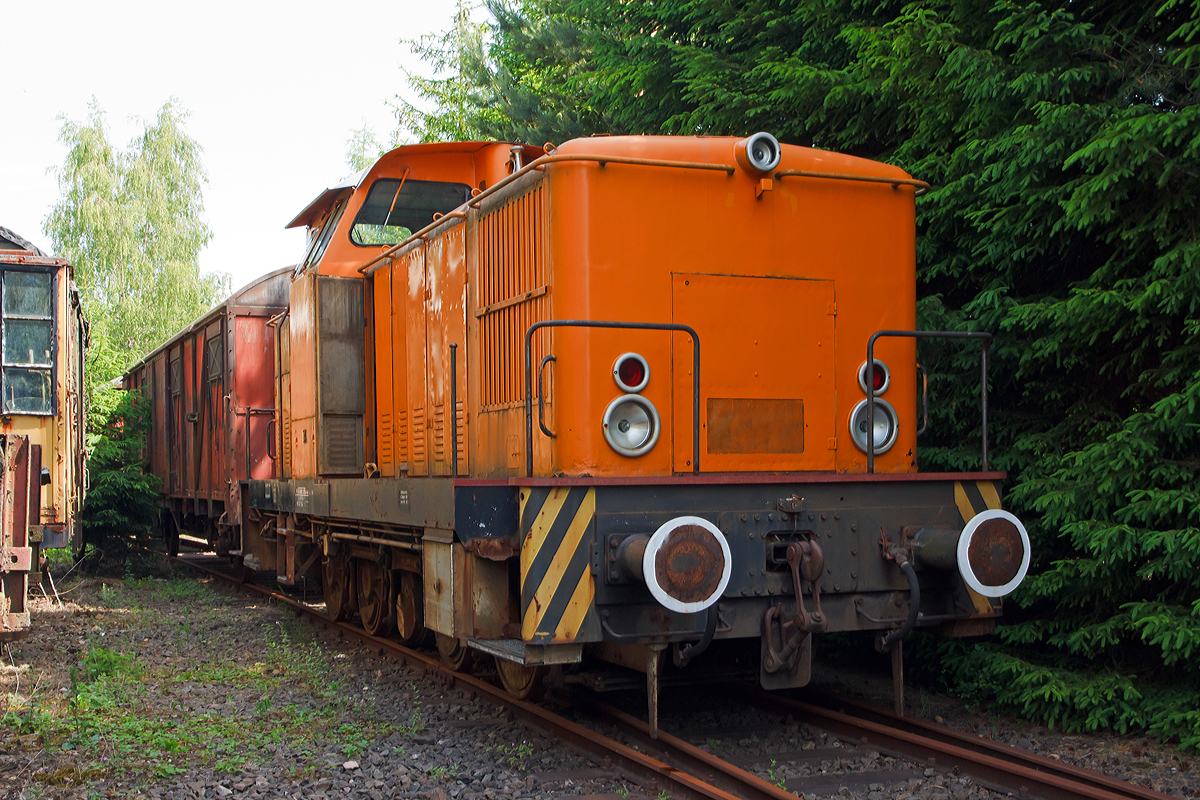 
Die V 60 (ost), ex VEB Carl Zeiss Jena,  WL ,  am 09.06.2014 im Dampflok-Museum Hermeskeil.  

Die V 60 wurde 1980 bei LEW (VEB Lokomotivbau Elektrotechnische Werke  Hans Beimler , Hennigsdorf) unter der Fabriknummer 16974 gebaut.