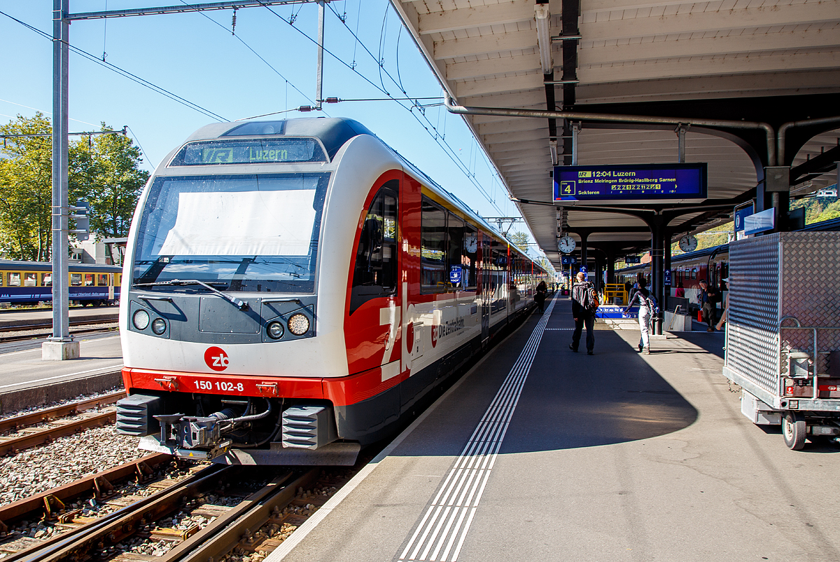 
Direkt nach unserer Ankunft von Basel in Interlaken Ost hei�t es Umsteigen in den zb IR nach Luzern, welcher uns nach Brienz bringt....
Der zb (Zentralbahn) ABeh 150 102-9, ein siebenteiliger Stadler ADLER (alpiner, dynamischer, leiser, edler Reisezug) steht am 24.09.2016 als IR nach Luzern, via Brienz und Meiringen, zur Abfahrt bereit. 

Die siebenteiligen ADLER (alpiner, dynamischer, leiser, edler Reisezug) bestehen aus zwei dreiteiligen Triebmodulen mit je einem F�hrerstand und einem dazwischen eingereihten Bistrowagen. Die siebenteiligen, ca. 200 Tonnen schweren elektrischen Zahnradtriebz�ge sind 126 Meter lang und bieten 307 Sitzpl�tze, davon 74 in der ersten Klasse. Ihre Maximalgeschwindigkeit betr�gt 120 km/h. Die Pendelz�ge k�nnen auch in Mehrfachtraktion mit einem dreiteiligen Pendelzug (FINK oder SPATZ) eingesetzt werden.
Das moderne Fahrzeugkonzept mit vollklimatisierten Triebwagen, Panoramafenstern, Bistro, Kundeninformationssystemen und Niederflureing�ngen begeistert die Bahnkunden.

TECHNISCHE DATEN:
Kunde: Zentralbahn (zb)
Anzahl der Fahrzeuge: 4
Bezeichnung: ABeh 150 xyz
Spurweite: 1.000 mm (Meterspur)
Zahnstangensystem: Riggenbach
Achsfolge: 	B0’1Az’Az1’B0’+2’2’ +B0’1Az’Az1’B0’
Einsatzgebiet: Luzern - Interlaken Ost
Sitzpl�tz: 317 (Davon 10 Klappsitze)
Fu�bodenh�he: Niederflur 420 mm / Hochflur  1.100 mm
Einstiegbreite:  1.300 mm
L�nge �ber Kupplung: 126.000 mm
Fahrzeugbreite: 2.650 mm
Fahrzeugh�he: 4.050 mm ab SOK
Dienstgewicht: ca. 200 t
Drehgestellachsabstand (Adh�sionsdrehgestell):  2.000 mm
Drehgestellachsabstand (Lauf-/Zahnradtriebdrehgestell): 2.380 mm
Drehgestellachsabstand (Bremsdrehgestell): 1.900 mm
Raddurchmesser: 810 mm (neu) / 740 mm (abgenutzt)
Fahrmotor Drehstrom: TMF42-38-4
Max. Leistung:  2.800 kW (Adh�sion) / 3.200 kW (Zahnrad)
Anfahrzugkraft: 240 kN (Adh�sion) / 440 kN (Zahnradstrecke)
H�chstgeschwindigkeiten in der Zahnstange: 40 km/h bergw�rts / 29.0 km/h (105 ‰) talw�rts / 27.5 km/h (120 ‰) talw�rts
H�chstgeschwindigkeit Adh�sion: 120 km/h
Maximale Steigung Zahnrad: 120 ‰
Maximale Steigung Adh�sion: 35 ‰
