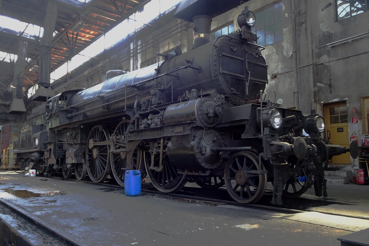 Dunst und gegenlicht machen am 21 Mai 2023 ein Stimmungsbild von 310.23 ins Heizhaus Strasshof.