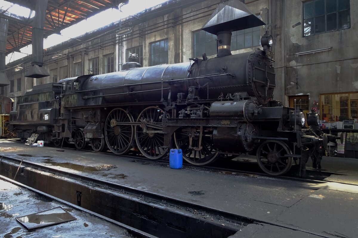 Dunst und gegenlicht machen am 21 Mai 2023 ein Stimmungsbild von 310.23 ins Heizhaus Strasshof.