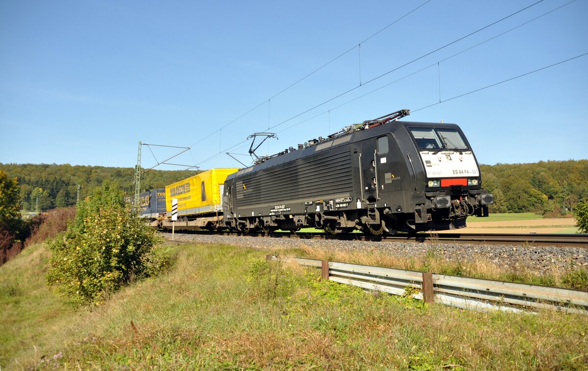 E 189 027-7  ES 64 F 4  027 mit Sattelaufliegerzug bei Urspring am 30.09.2010.