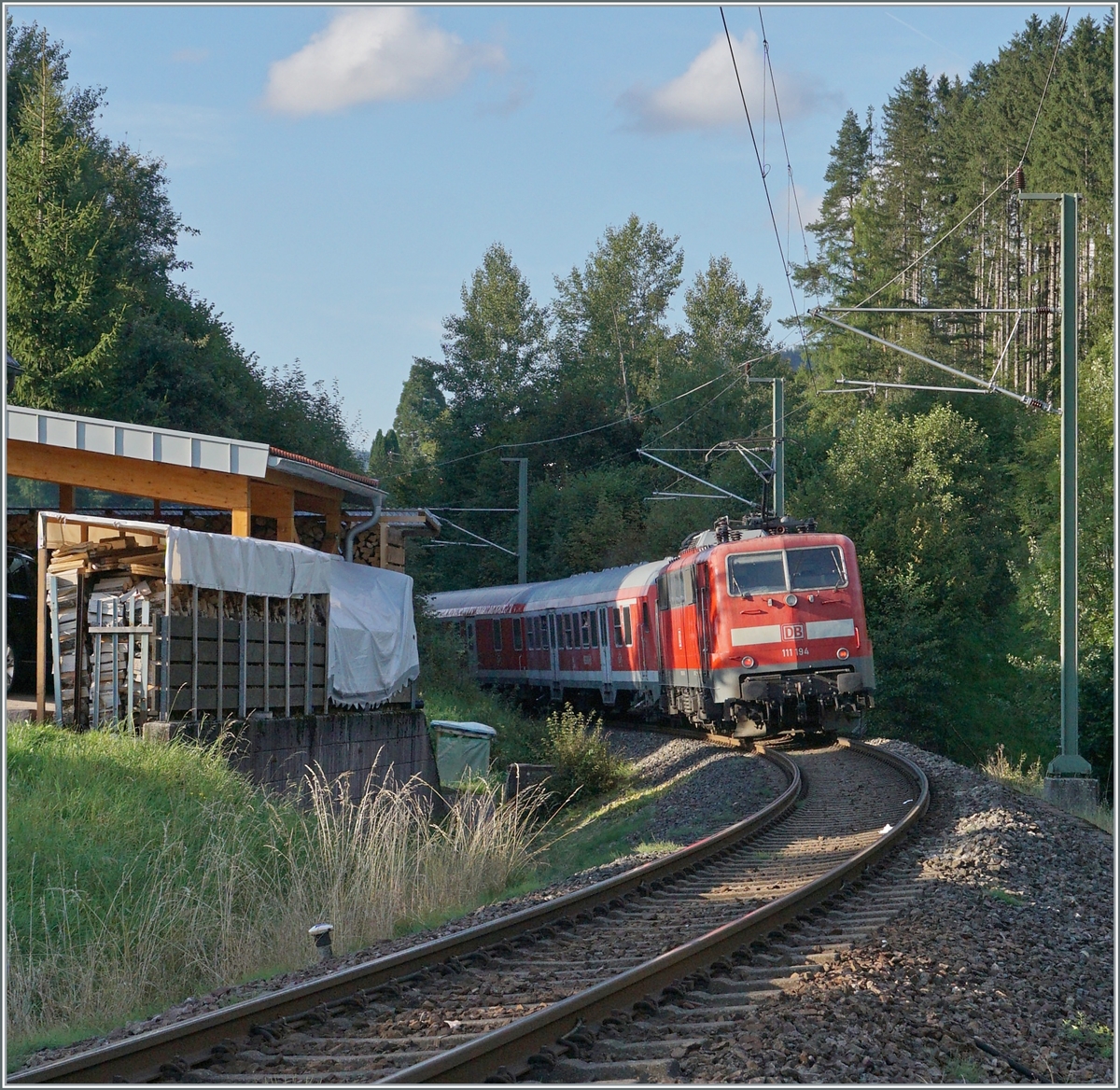 Ebenfalls eine Überraschung war die E 111 194 die mit ihren n-Wagen als  Radexpress  kurz nach Röt in Richtung Karlsruhe fuhr.

12. Sept. 2021 