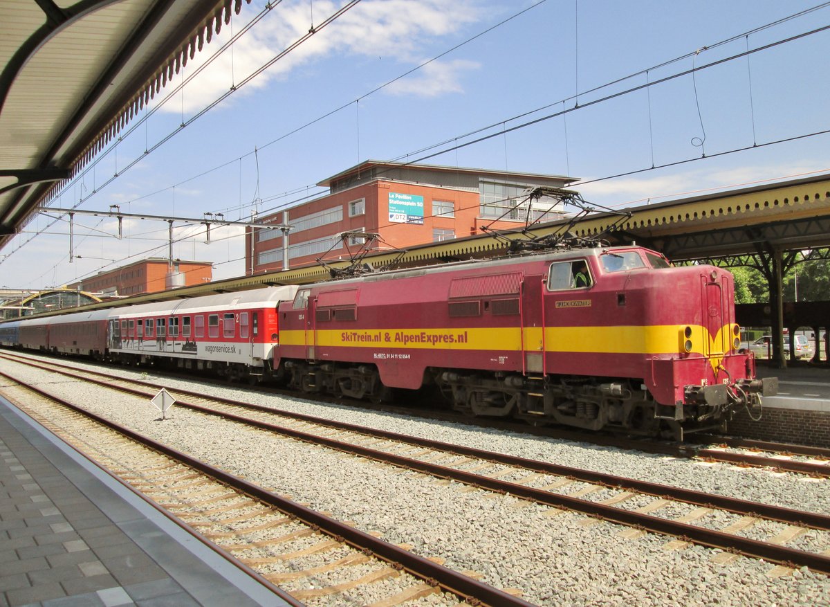 EETC 1254 verl�sst mit ein Nachtzug 's Hertogenbosch am 4 Juli 2014.