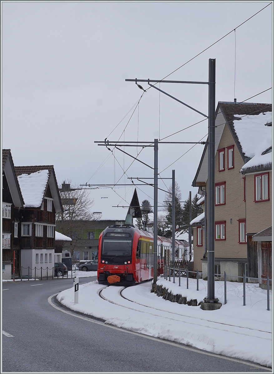 Ein AB- Walzer  unterwegs nach Gossau erreicht nach der Abfahrt in Wasserauen den ersten Ort auf seiner Fahrt: Schwende. 

22. März 2021