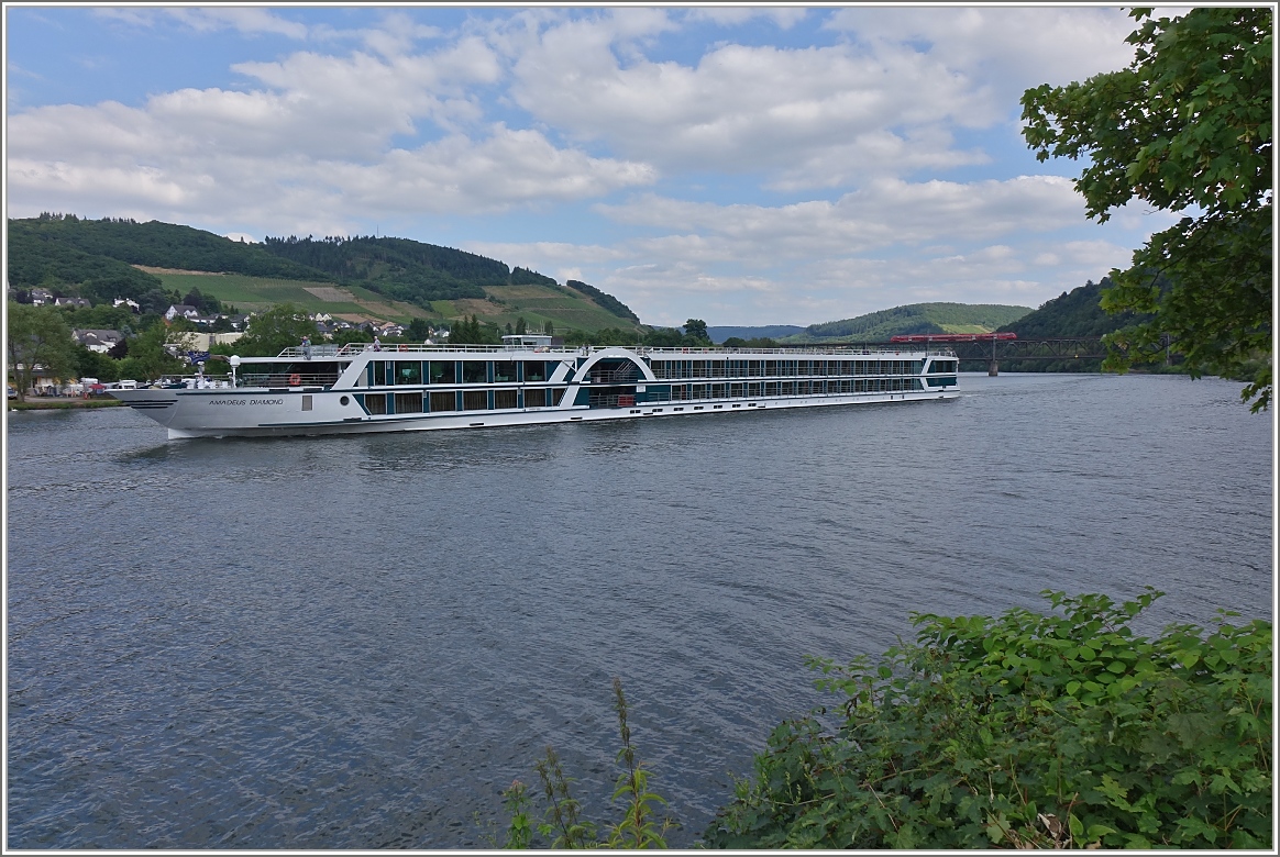 Ein Schiffsbild das auch ein Bahnbild ist.
(21.06.2014)