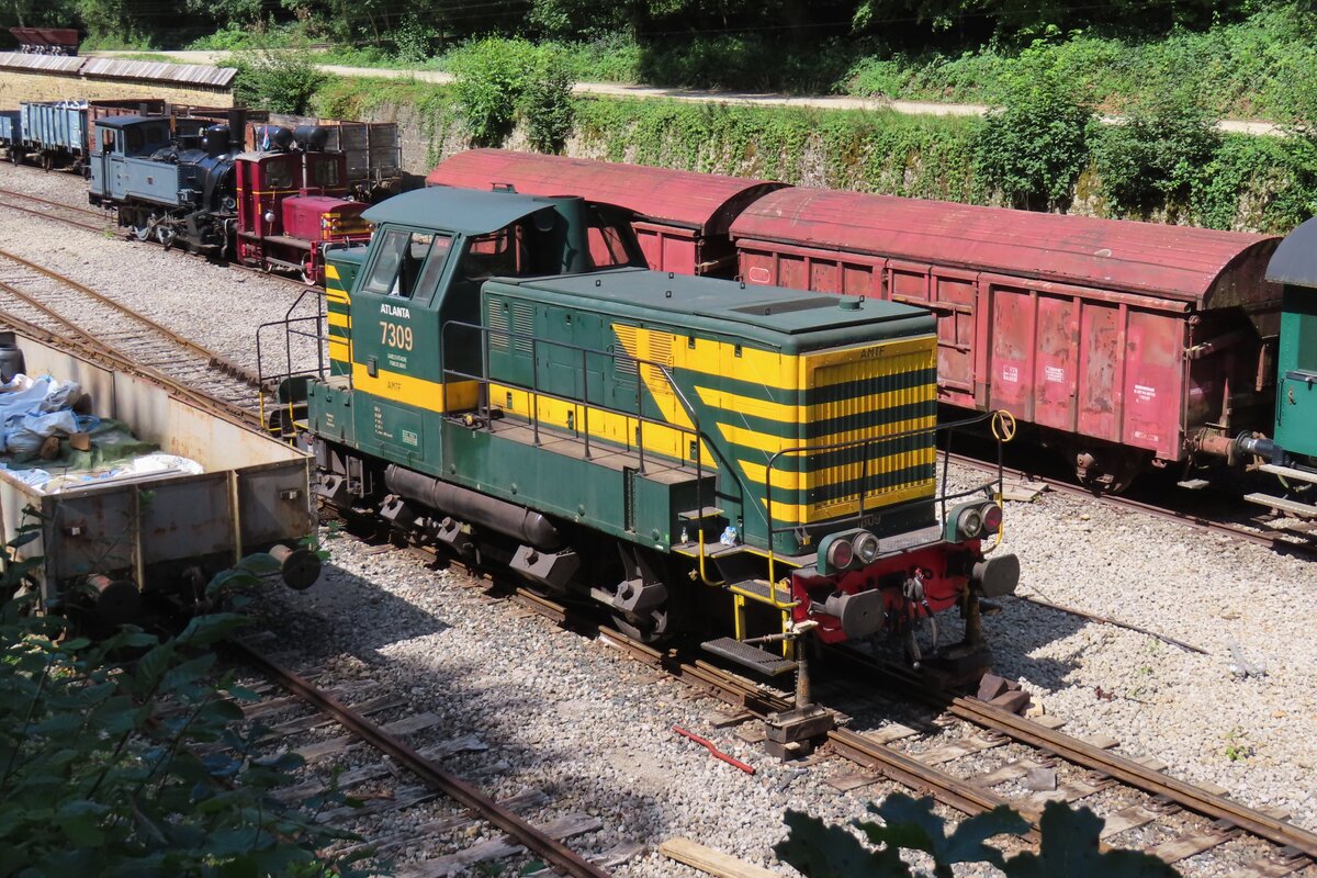 Ex-SNCB 7309 'ATLANTA' hat ein neues Asylum gefunden bei Train 1900 in Fonds-de-Gras, wo dieser Verschiebelok am 21 Augustus 2023 während ein Museumsausflug fotografiert wurde.