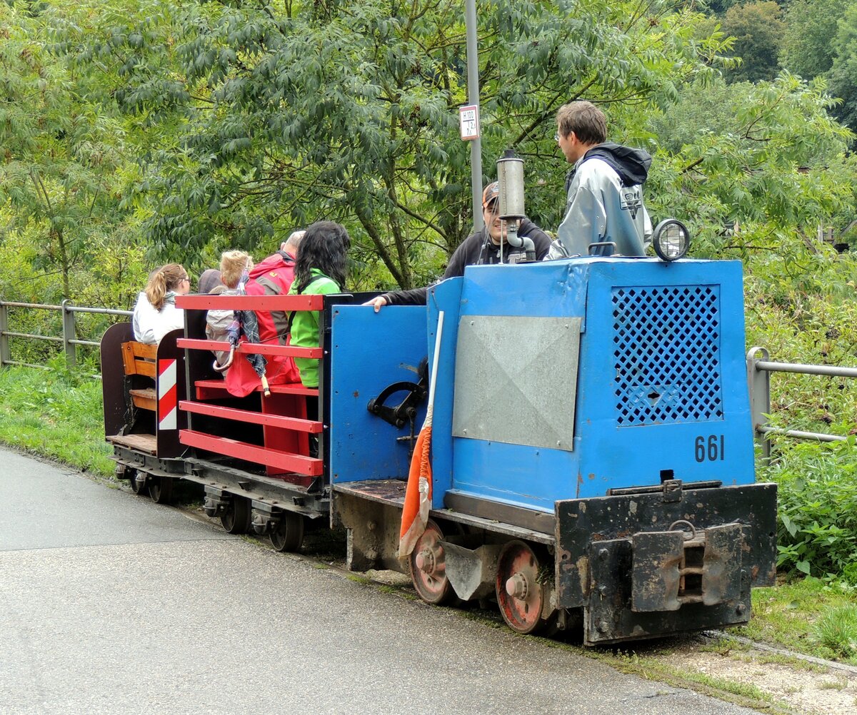 Feldbahn  Mathilda von Stoi  Nr 661 in Rechtenstein am 14.09.2013. Rechtenstein liegt am Südrand der Schwäbischen Alb an der Donautalbahn zwischen Sigmaringen und Ulm.
Vor dem Bahnhof befindet sich eine ca. 700 m lange 60 cm Schmalspur Feldbahn zwischen dem Bahnhof und dem früheren Holzstoffwerk; heute Waserkraftwerk.
Am autofreien Samstag am 14.09.2013 war die Feldbahn im Personenbetrieb. Die Fahrzeuge sind in Privatbesitz.