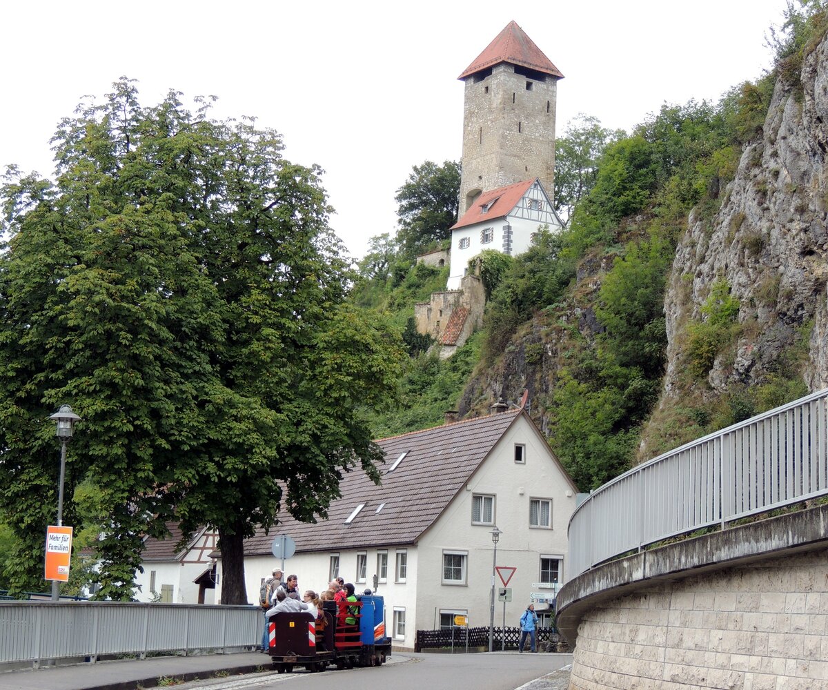 Feldbahn  Mathilda von Stoi  Nr 661 in Rechtenstein am 14.09.2013. Rechtenstein liegt am Südrand der Schwäbischen Alb an der Donautalbahn zwischen Sigmaringen und Ulm.
Vor dem Bahnhof befindet sich eine ca. 700 m lange 60 cm Schmalspur Feldbahn zwischen dem Bahnhof und dem früheren Holzstoffwerk; heute Waserkraftwerk.
Am autofreien Samstag am 14.09.2013 war die Feldbahn im Personenbetrieb. Die Fahrzeuge sind in Privatbesitz.