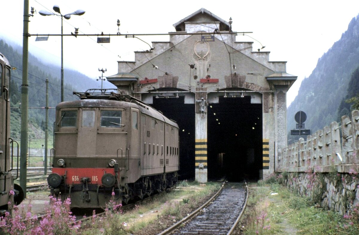 FS E 636 115 in der Brenner-Station am 26.07.1982.