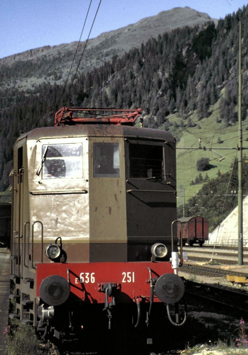 FS E 636 251 in der Brenner-Station am 01.10.1982.