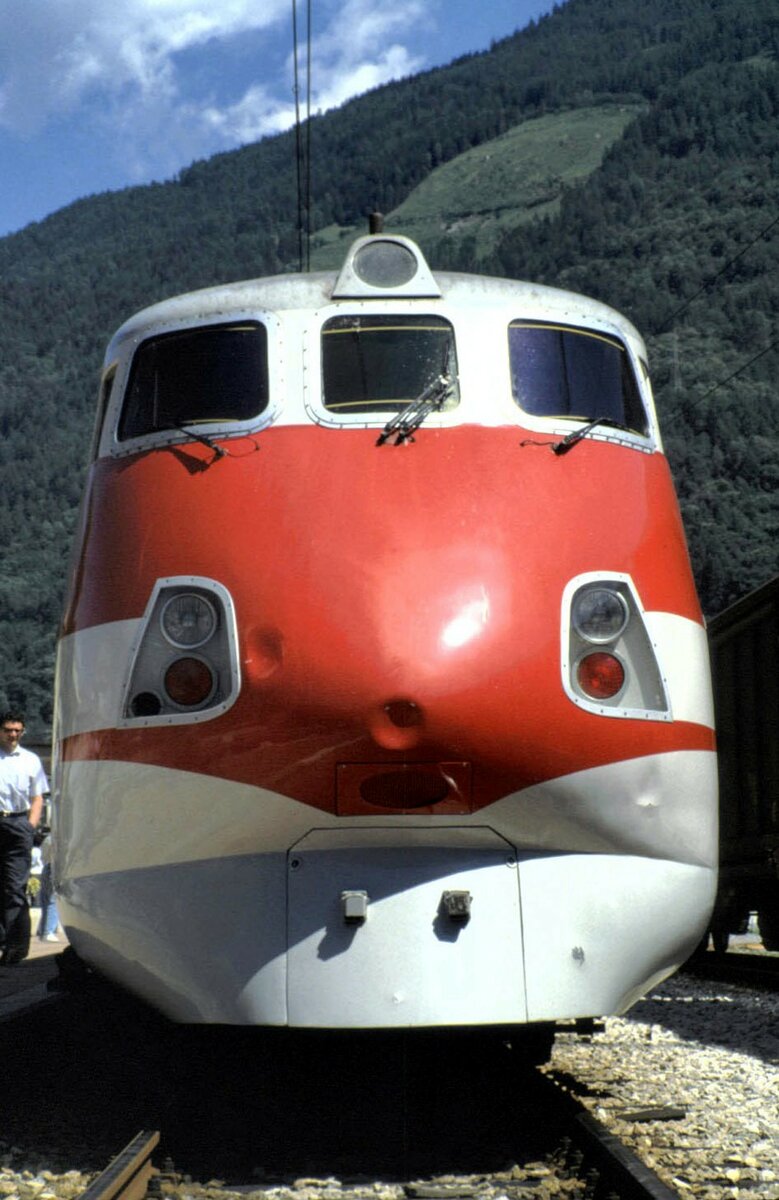FS ETR 450 Nr.3 in Tirano im August 1989. Vorstellung des Triebwagens im Rahmen des RhB Jubil�ums.