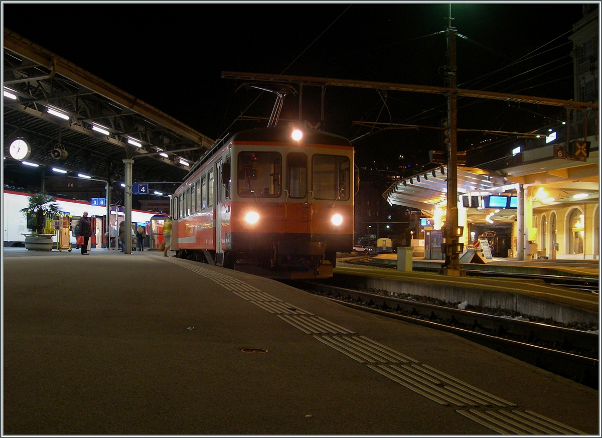 Heute sind wir mit dem Bipperlisy nach Hause gefahren. Und der ex SNB Be 4/4 schnurrte wie eine N�hmaschine die Steigung von Montreux nach Fontanivent (und weiter nach Chernex) hinauf...
2. Dez. 2013
