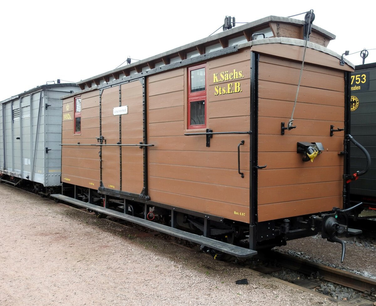 Historischer Schmalspurwagen Gedeckter Güterwagen Nr.1492 K der K.SächsStsEB inRadebeul-Ost am 11.04.2016.