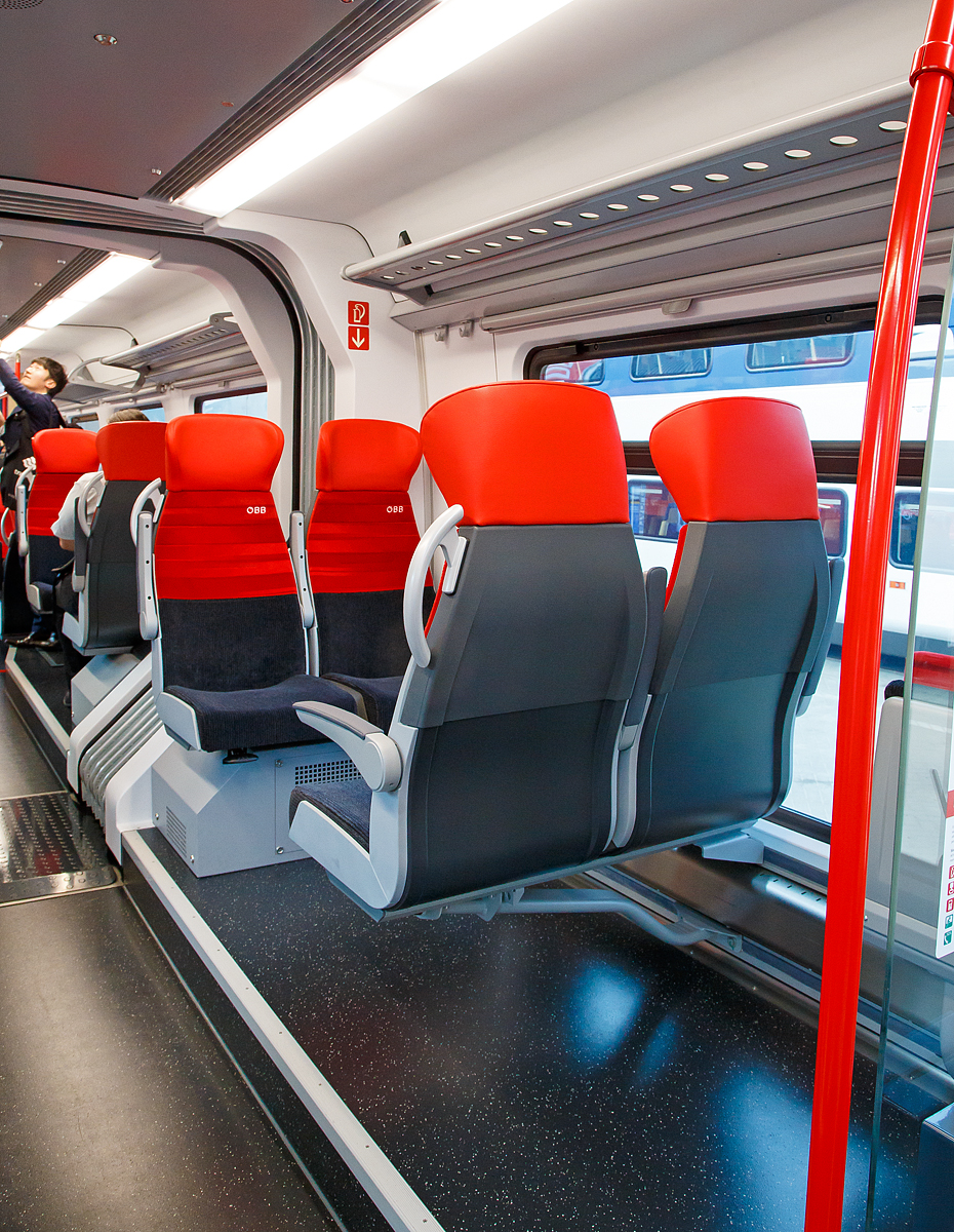 Innenraum im �BB Cityjet - Bombardier Talent 3, der Triebzug wurde auf der InnoTrans 2018 in Berlin (18.09.2018) pr�sentiert.