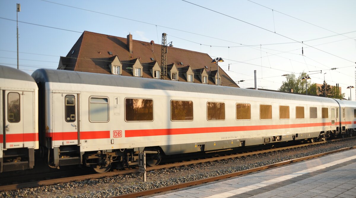 Intercitywagen 1.Klasse Abteilwagen Avmz in Günzburg am 13.04.2014.