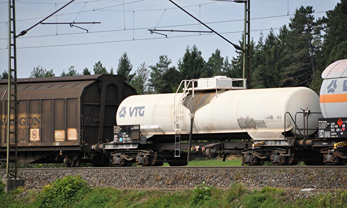 Kesselwagen VTG Zacz 586 5 352-8 in Amstetten am 20.09.2012.