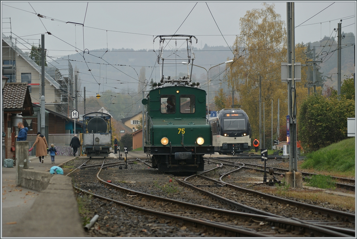  La DER 2021 du Blonay-Chamby  - seit zwei drei Jahren schliess die Blonay Chamby Bahn ihre Saison mit einem verstärkten Fahrplan am letzten Betriebs-Wochenende. Eine gute Gelegenheit nochmals ein paar Bilder der Museumsbahn anzufertigen, insbesondere auch, da die Besucherzahlen im Verhältnis zu den Pfingst- oder September-Festivals weitaus angenehmer ausfallen (weniger Risko für Beiwerk im Bild). Im Bild die +GF+ Ge 4/4 75 (Baujahr 1913 SLM/MFO) in Blonay.

30. Oktober 2021