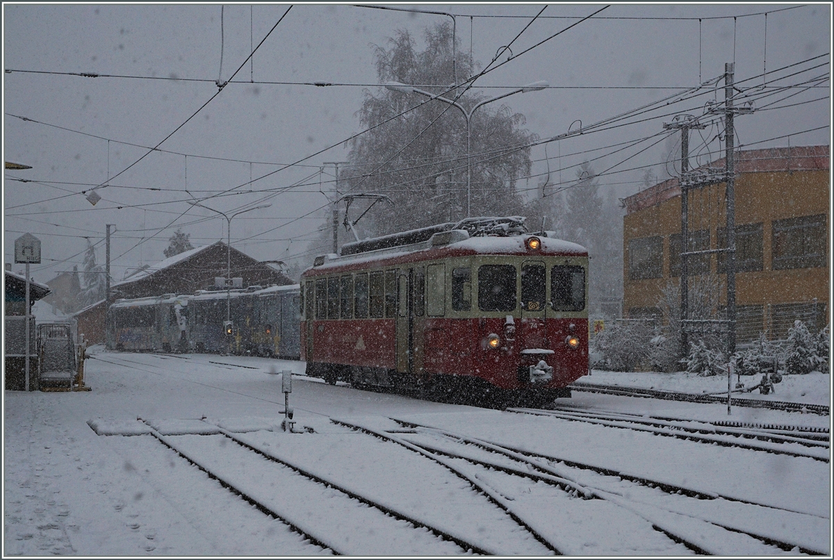 Leicht verspätet kann nun der CEV BDeh 2/4 74 seine Fahrt Richtung Les Pléiades in Angriff nehmen. 
Blonay, den 12. Feb. 2016