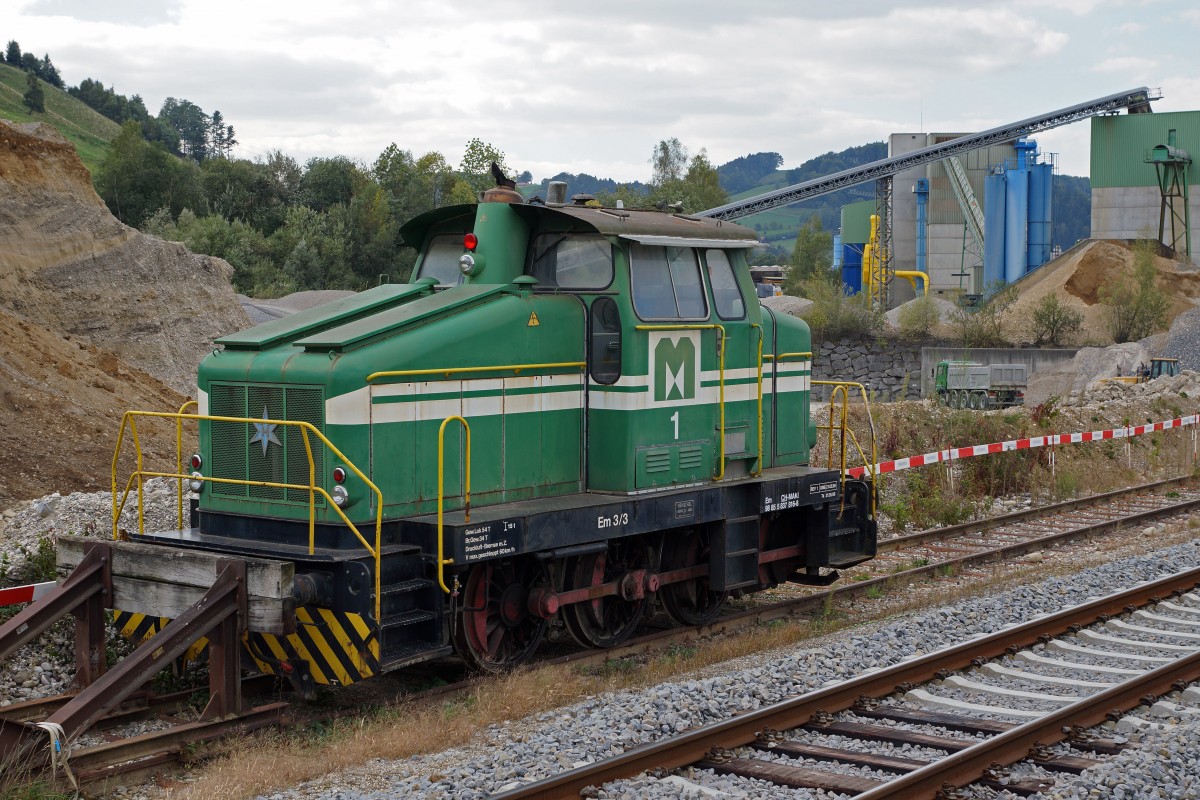 Makies AG: Portraitaufnahme der Reservelok Em 3/3 1  HENSCHEL  der Makies AG, entstanden beim Kieswerk Gettnau am 28. September 2015.
Foto: Walter Ruetsch