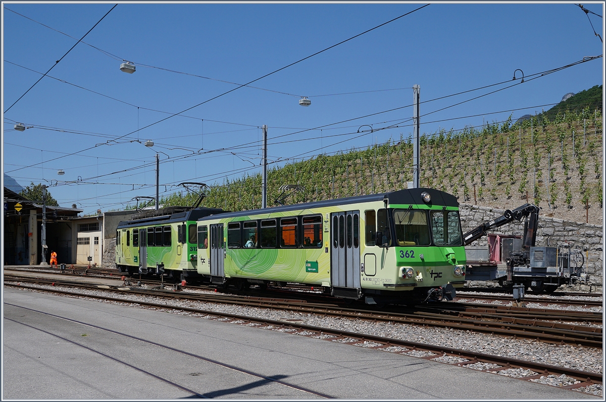 Nach dem Halt am Bahnstieg von Aigle Dépôt A-L, fährt der Zug ins Dépôtgelände, wo nach der Spitzkehre die Fahrt nach Aigle (Bahnhof mit Anschluss an die SBB) weiter geht.  

29. Mai 2020
